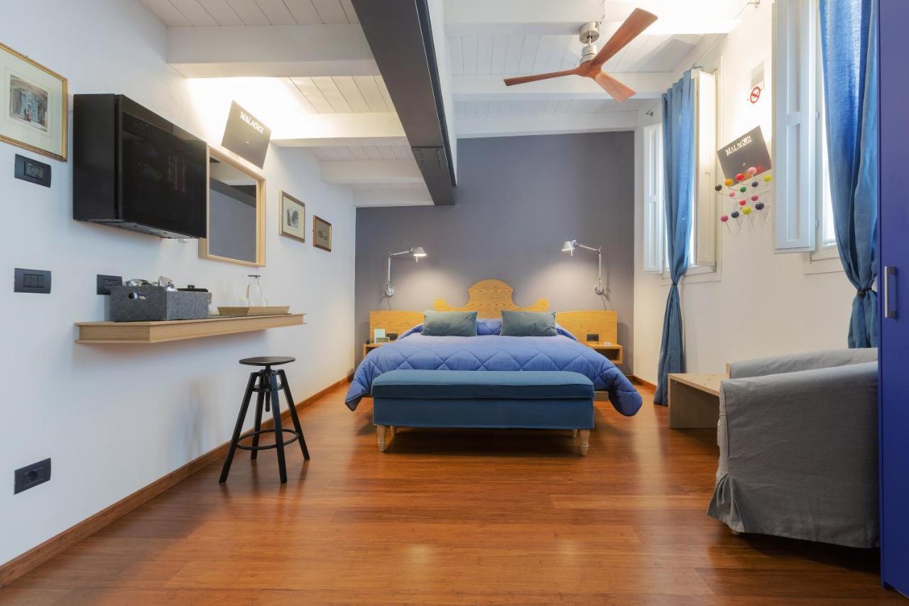 Malagigi Guest House แฟร์รารา ภายนอก รูปภาพ
