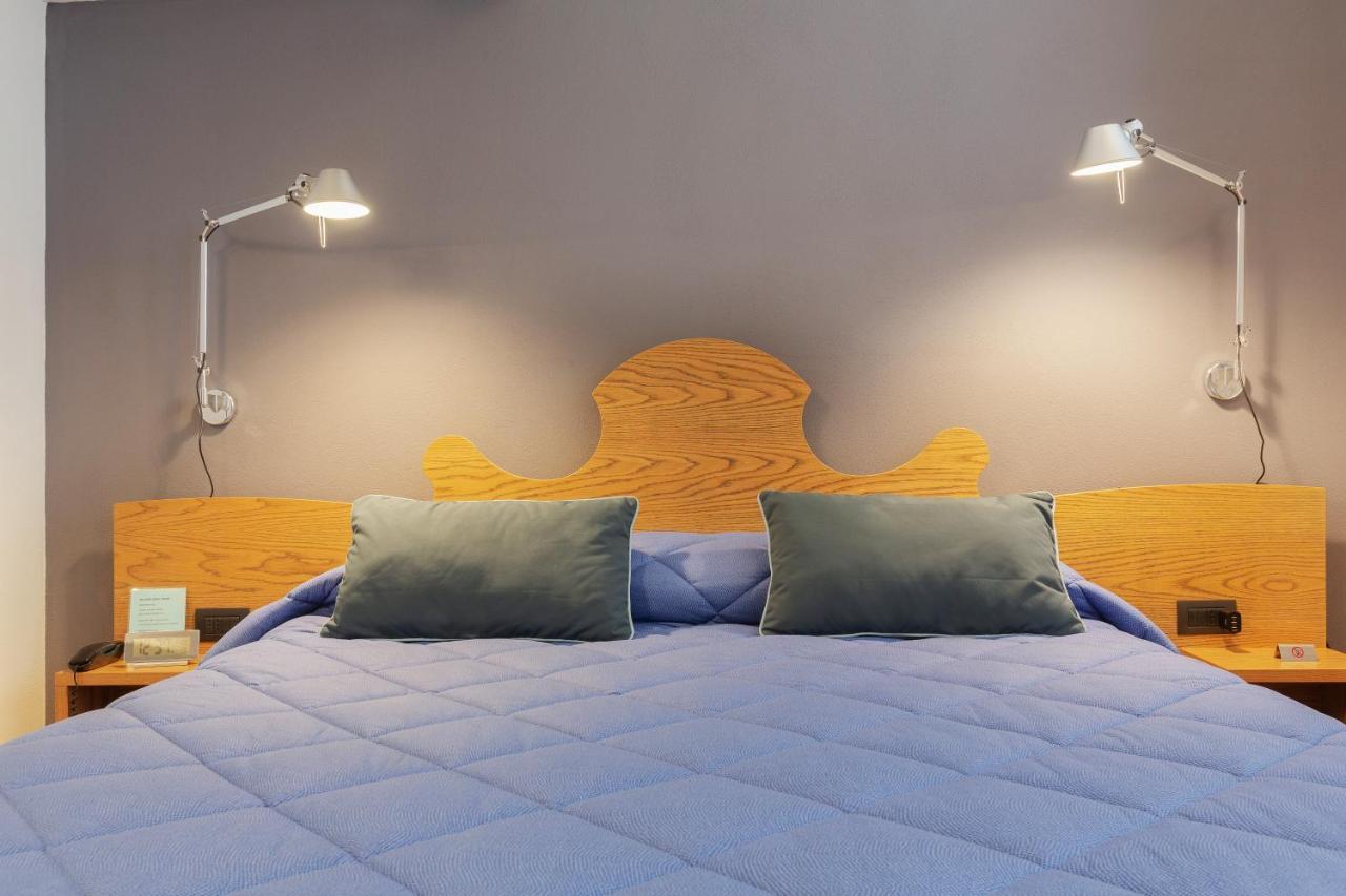 Malagigi Guest House แฟร์รารา ภายนอก รูปภาพ