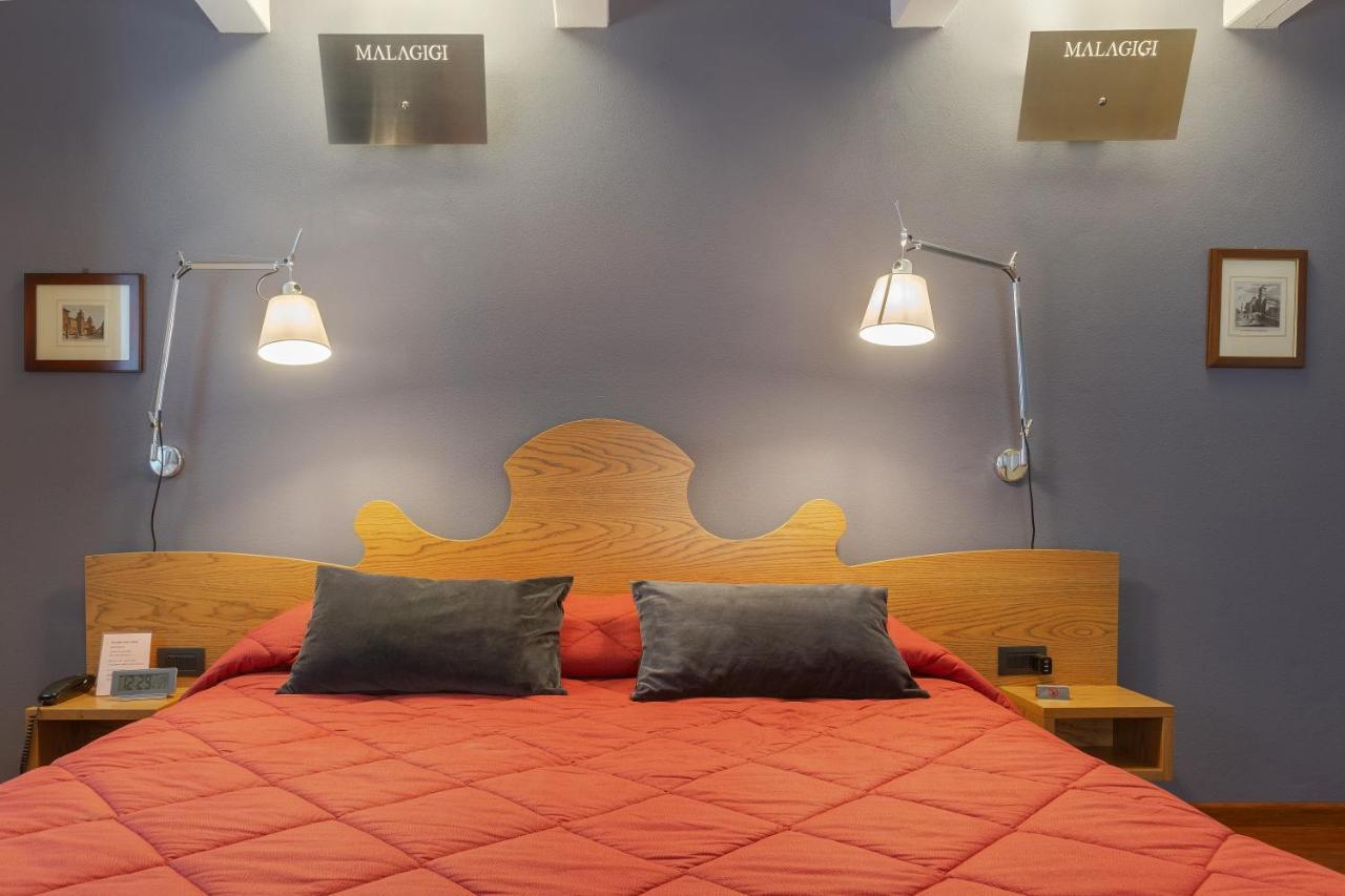 Malagigi Guest House แฟร์รารา ภายนอก รูปภาพ