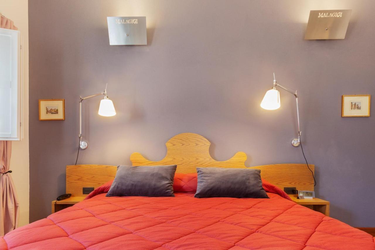 Malagigi Guest House แฟร์รารา ภายนอก รูปภาพ