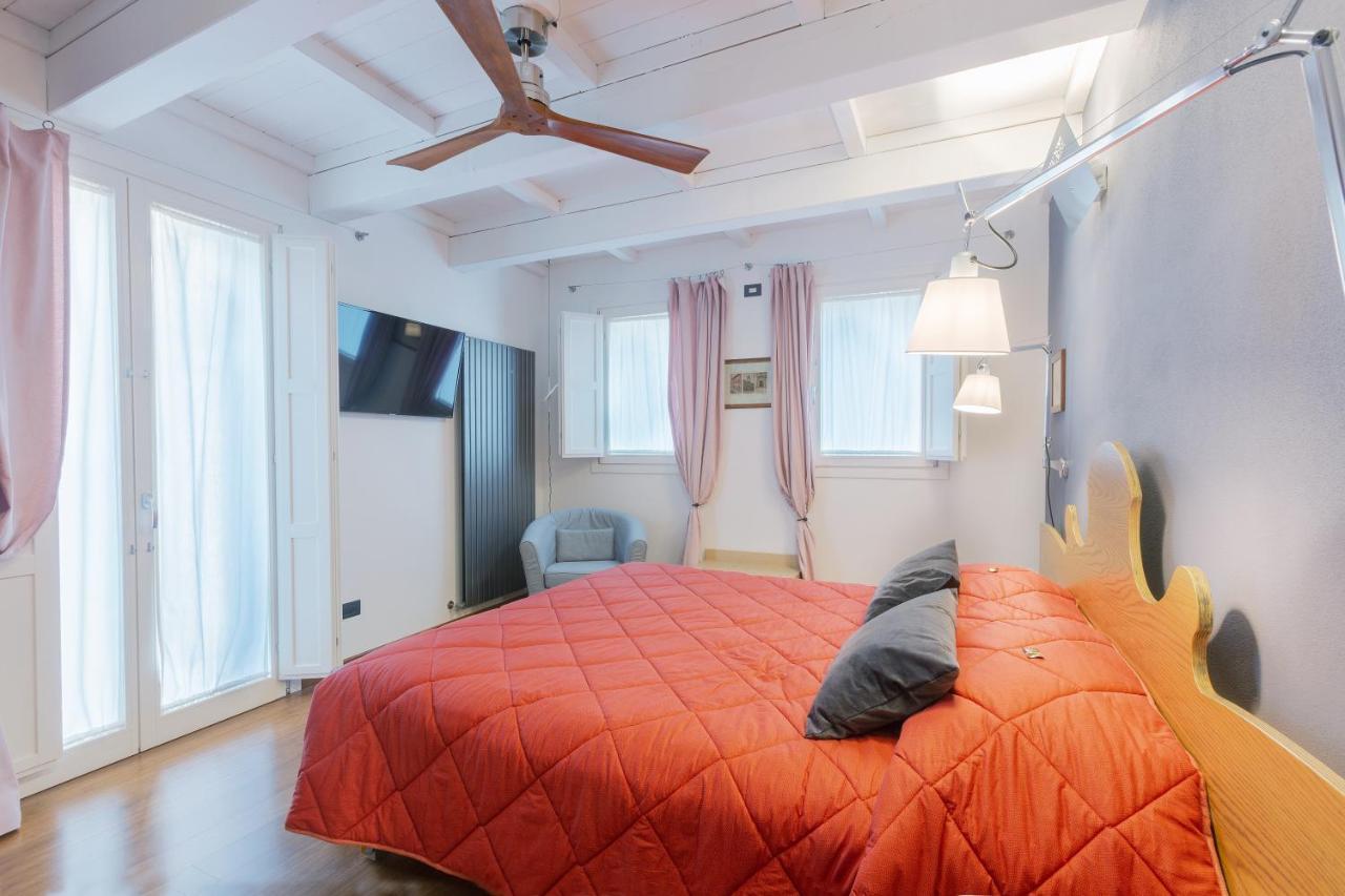 Malagigi Guest House แฟร์รารา ภายนอก รูปภาพ